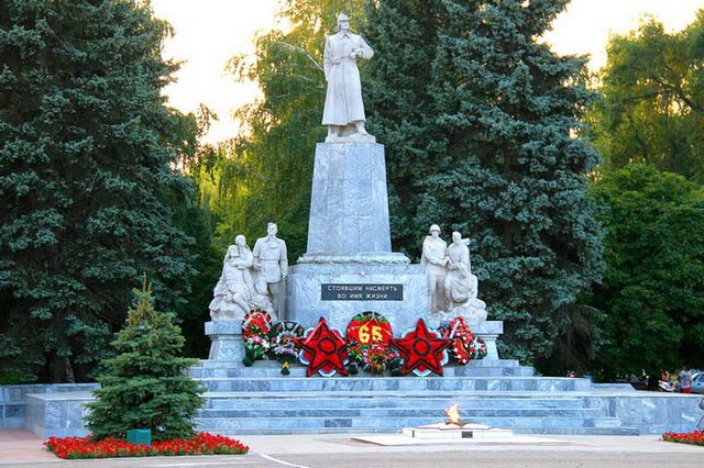 71760 memorial voinam osvoboditelyam 2