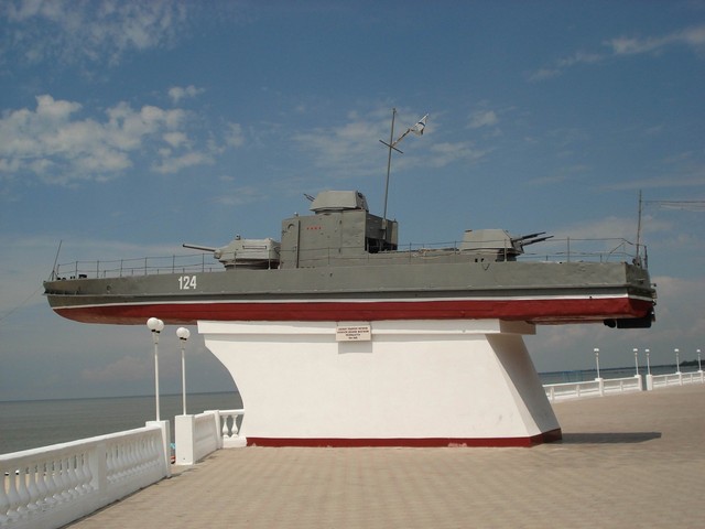 01 3257777 g. primorsko akhtarsk. bronekater pamyatnik pr. 1125