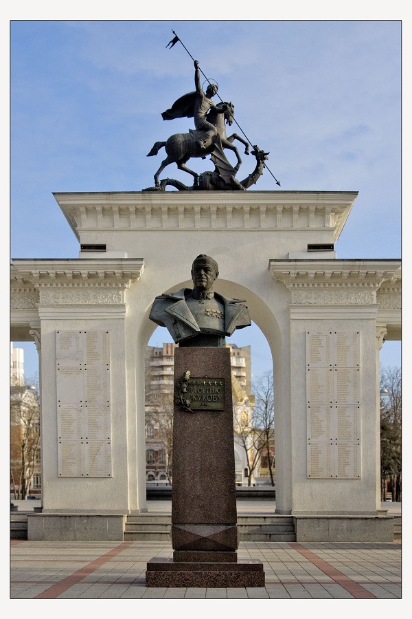 pamyatnik Zhukovu2024